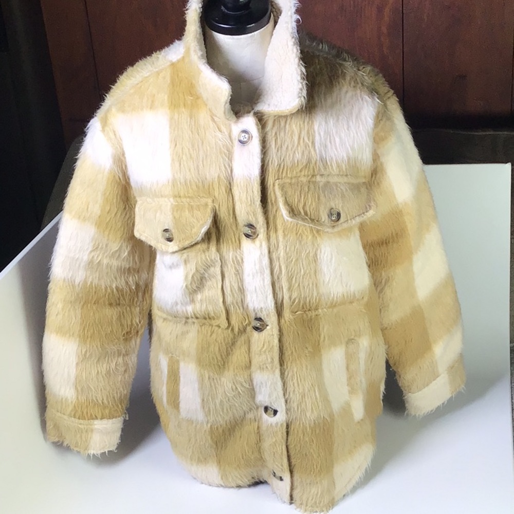 American Eagle Plaid Shaket shag super soft
